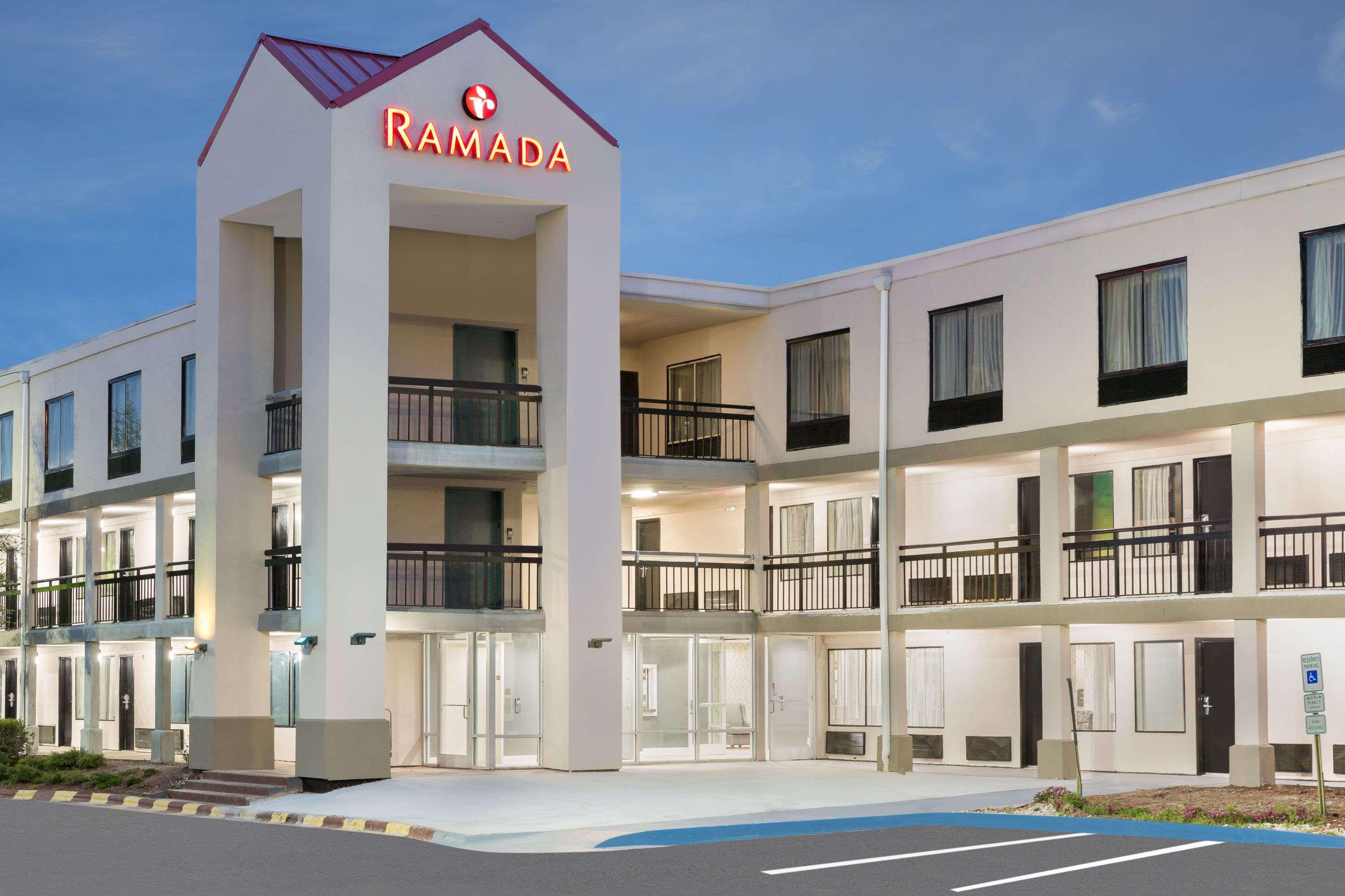 Clarion Pointe - Greensboro Coliseum Area Exterior foto